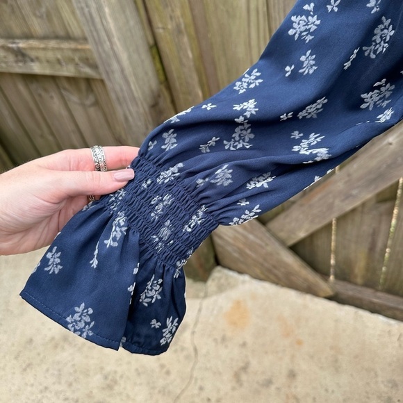 Michael Stars Pleated Front Flocking Print Navy Blue Peasant Blouse - Picture 7 of 13